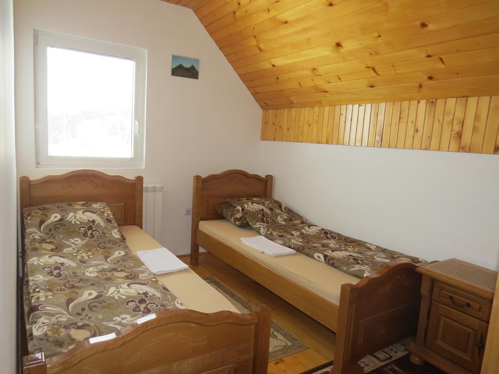 Rooms And Bungalows Sreten Zugic Zabljak  Phòng bức ảnh