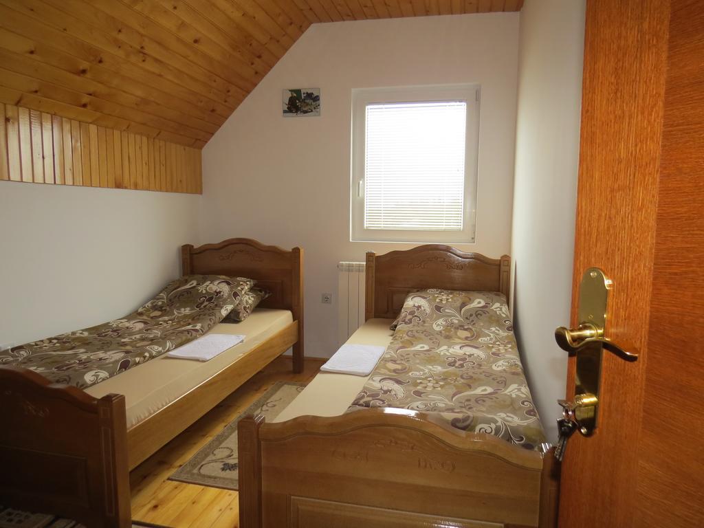 Rooms And Bungalows Sreten Zugic Zabljak  Phòng bức ảnh
